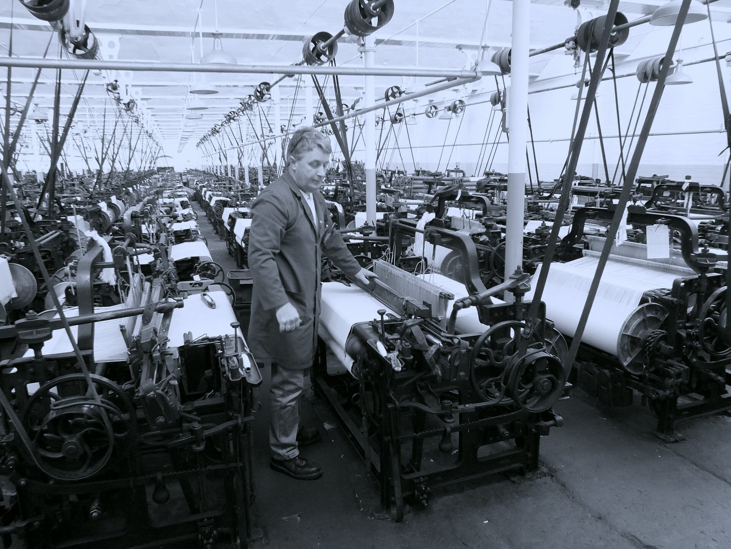 A weaving shed of working looms